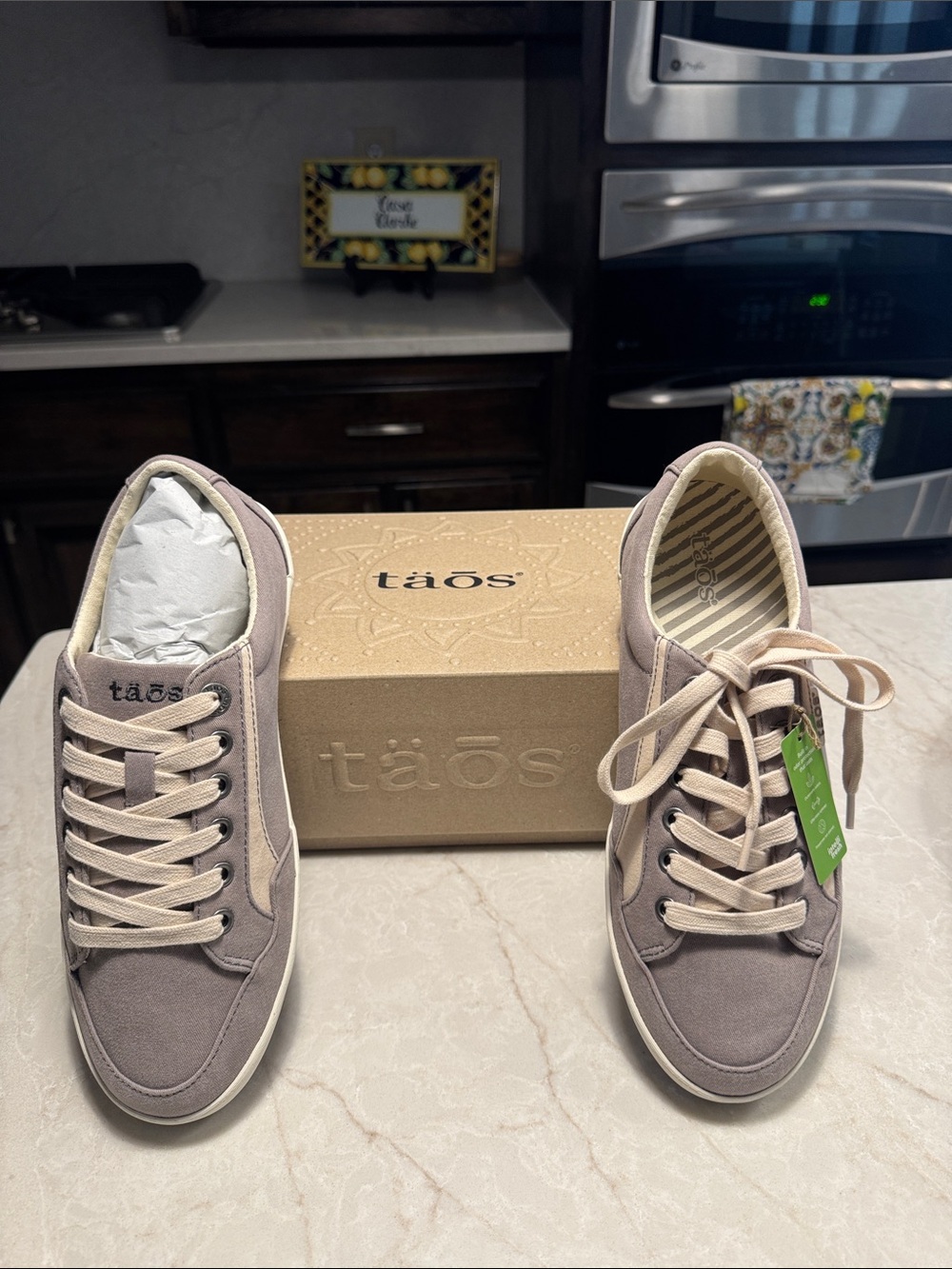NWT Taos shoes